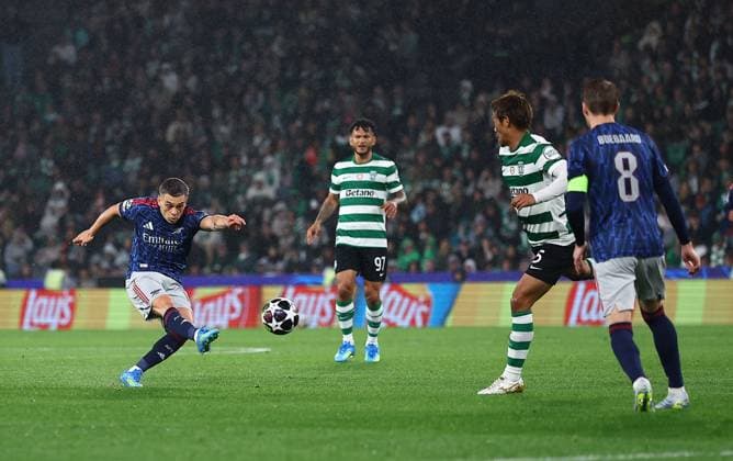 Leandro Trossard of Arsenal has a shot Sporting v Arsenal, UEFA Champions League, Quarter Final, First Leg, Football, Estadio Jose Alvalade, Lisbon, Portugal - 07 Apr 2026Lisbon Estádio José Alvalade Portugal EDITORIAL USE ONLY No use with unauthorised audio, video, data, fixture lists, club league logos or live services. Online in-match use limited to 120 images, no video emulation. No use in betting, games or single club league player publications.  Copyright: xMichaelxZemanek Shutterstockx 16811860p