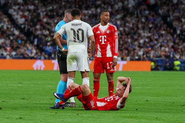 Joshua Kimmich 6 FC Bayern Muenchen on the ground after a foul, with Kylian Mbappe 10 Real Madrid and Michael Olise 17 FC Bayern Muenchen , Real Madrid vs FC Bayern Muenchen, Football, Men, UEFA Champions League, 2025 2026 Season, Quarter Final First Leg Quarter Finals 1st Leg , 07 04 2026 Madrid Madrid Spain Copyright: xkolbert-press MartinxAgüerax