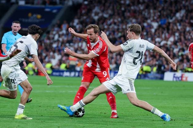 Harry Kane 9 FC Bayern Muenchen in action, with Dean Huijsen 24 Real Madrid , Real Madrid vs FC Bayern Muenchen, Football, Men, UEFA Champions League, Season 2025 2026, Quarter Final First Leg Quarter Finals 1st Leg , 07 04 2026 Madrid Madrid Spain Copyright: xkolbert-press MartinxAgüerax