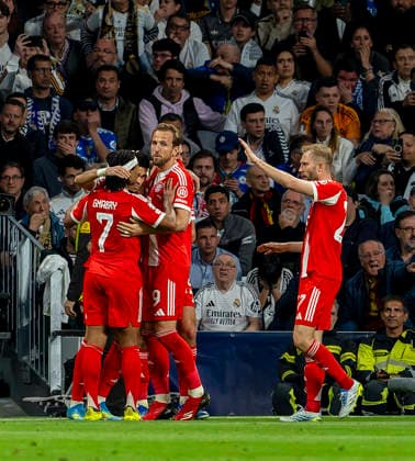 07 04 2026, Football UEFA Championsleague 2025 2026 Quarterfinals, Real Madrid FC Bayern Munich, at Estadio Bernabeu in Madrid Spain , Goal celebration li Luis Diaz FC Bayern Munich with Serge Gnabry FC Bayern Munich , Harry Kane FC Bayern Munich Konrad Laimer FC Bayern Munich