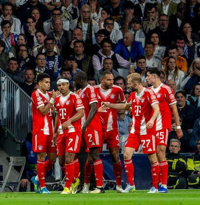 07 04 2026, Football UEFA Champions League 2025 2026 quarter final, Real Madrid FC Bayern Munich, at Estadio Bernabeu in Madrid Spain , Goal celebration li Luis Diaz FC Bayern Munich with Serge Gnabry FC Bayern Munich , Dayot Upamecano FC Bayern Munich , Jonathan Tah FC Bayern Munich , Konrad Laimer FC Bayern Munich , Aleksandar Pavlovic Bayern Munich