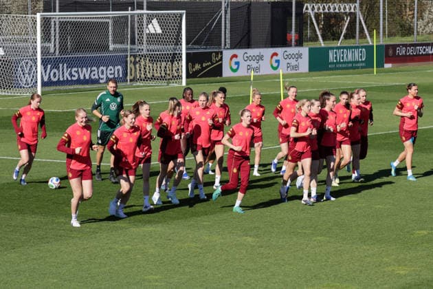 07 04 2026, xgrfx, Football DFB media dates, German womens national team training v l The German national team trains on the Adidas Homeground in Herzogenaurach German womens national team DFL DFB REGULATIONS PROHIBIT ANY USE OF PHOTOGRAPHS as IMAGE SEQUENCES and or QUASI VIDEO Herzogenaurach