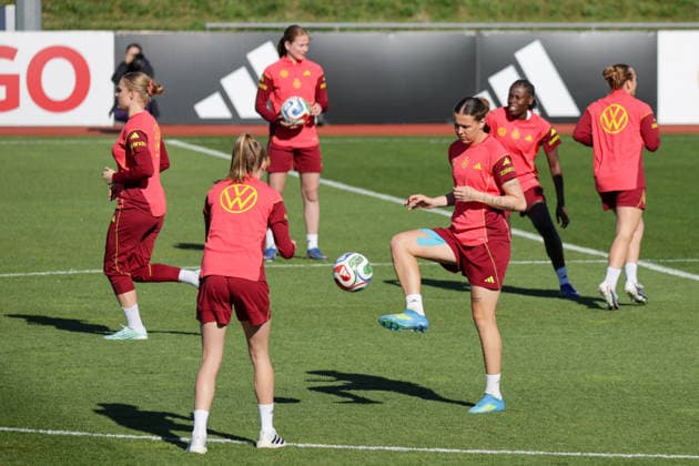 07 04 2026, xgrfx, Football DFB Media Dates, German Womens National Team Training v l Larissa Mühlhaus German Womens National Team DFL DFB REGULATIONS PROHIBIT ANY USE OF PHOTOGRAPHS as IMAGE SEQUENCES and or QUASI VIDEO Herzogenaurach