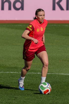 07 04 2026, xgrfx, Football DFB Media Dates, German Womens National Team Training v l Elisa Senß German Womens National Team DFL DFB REGULATIONS PROHIBIT ANY USE OF PHOTOGRAPHS as IMAGE SEQUENCES and or QUASI VIDEO Herzogenaurach