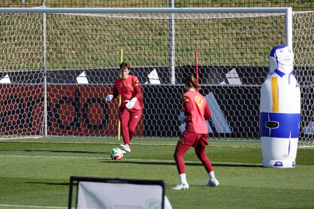 07 04 2026, xgrfx, Football DFB Media Dates, German Womens National Team Training v l Ann Kathrin Berger German Womens National Team DFL DFB REGULATIONS PROHIBIT ANY USE OF PHOTOGRAPHS as IMAGE SEQUENCES and or QUASI VIDEO Herzogenaurach