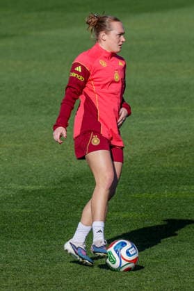 07 04 2026, xgrfx, Football DFB Media Dates, German Womens National Team Training v l Lisanne Gräwe German Womens National Team DFL DFB REGULATIONS PROHIBIT ANY USE OF PHOTOGRAPHS as IMAGE SEQUENCES and or QUASI VIDEO Herzogenaurach