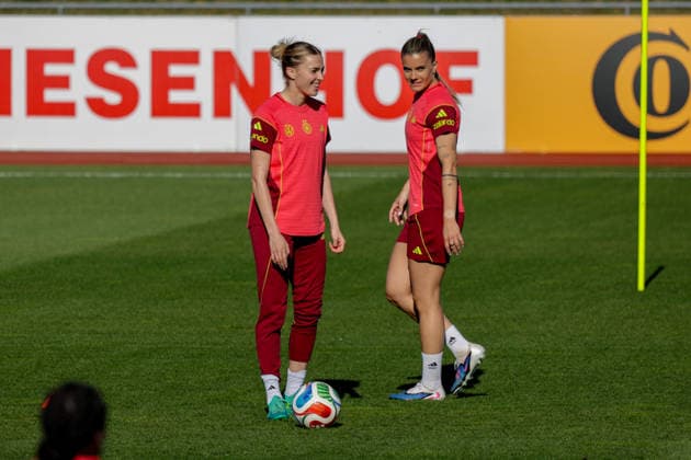 07 04 2026, xgrfx, Football DFB Media Dates, German Womens National Team Training v l Laura Freigang, Selina Cerci German Womens National Team DFL DFB REGULATIONS PROHIBIT ANY USE OF PHOTOGRAPHS as IMAGE SEQUENCES and or QUASI VIDEO Herzogenaurach
