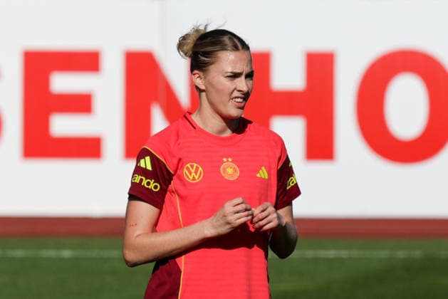 07 04 2026, xgrfx, Football DFB Media Dates, German Womens National Team Training v l Laura Freigang German Womens National Team DFL DFB REGULATIONS PROHIBIT ANY USE OF PHOTOGRAPHS as IMAGE SEQUENCES and or QUASI VIDEO Herzogenaurach