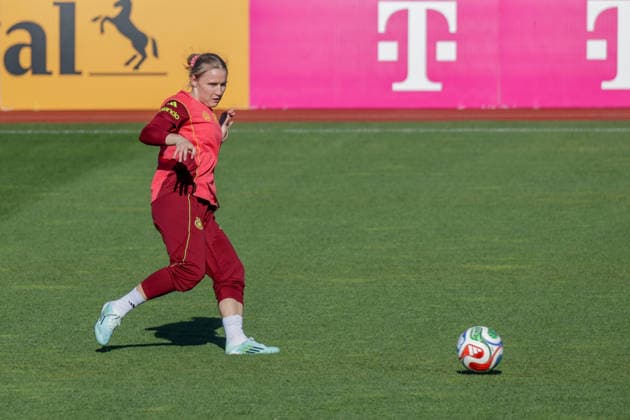 07 04 2026, xgrfx, Football DFB Media Dates, German Womens National Team Training v l Jella Veit German Womens National Team DFL DFB REGULATIONS PROHIBIT ANY USE OF PHOTOGRAPHS as IMAGE SEQUENCES and or QUASI VIDEO Herzogenaurach