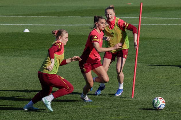 07 04 2026, xgrfx, Football DFB Media Dates, German Womens National Team Training f l Jella Veit, Selina Cerci, Lea Schüller German Womens National Team DFL DFB REGULATIONS PROHIBIT ANY USE OF PHOTOGRAPHS as IMAGE SEQUENCES and or QUASI VIDEO Herzogenaurach