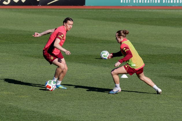 07 04 2026, xgrfx, Football DFB Media Dates, German Womens National Team Training v l Larissa Mühlhaus, Lisanne Gräwe German Womens National Team DFL DFB REGULATIONS PROHIBIT ANY USE OF PHOTOGRAPHS as IMAGE SEQUENCES and or QUASI VIDEO Herzogenaurach