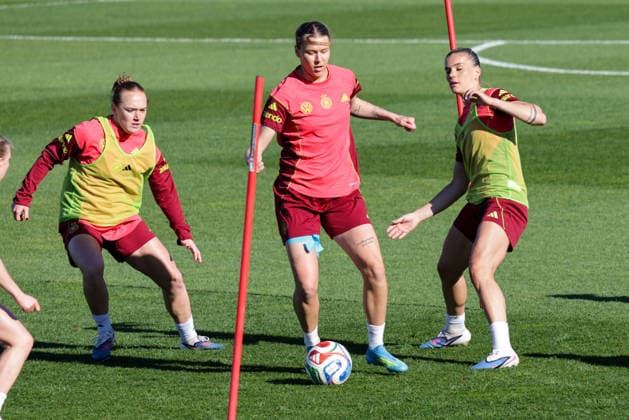 07 04 2026, xgrfx, Football DFB Media Dates, German Womens National Team Training f l Lisanne Gräwe, Larissa Mühlhaus, Selina Cerci German Womens National Team DFL DFB REGULATIONS PROHIBIT ANY USE OF PHOTOGRAPHS as IMAGE SEQUENCES and or QUASI VIDEO Herzogenaurach