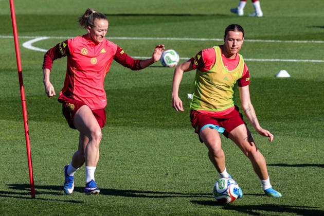 07 04 2026, xgrfx, Football DFB Media Dates, German Womens National Team Training v l Lea Schüller, Larissa Mühlhaus German Womens National Team DFL DFB REGULATIONS PROHIBIT ANY USE OF PHOTOGRAPHS as IMAGE SEQUENCES and or QUASI VIDEO Herzogenaurach