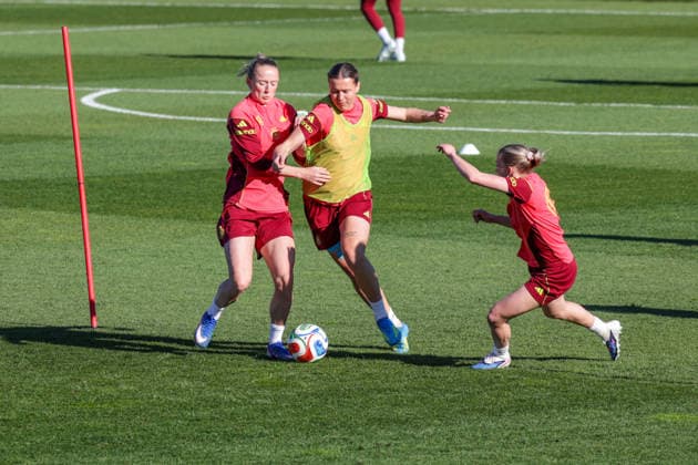 07 04 2026, xgrfx, Football DFB Media Dates, German Womens National Team Training f l Lea Schüller, Larissa Mühlhaus, Elisa Senß German Womens National Team DFL DFB REGULATIONS PROHIBIT ANY USE OF PHOTOGRAPHS as IMAGE SEQUENCES and or QUASI VIDEO Herzogenaurach