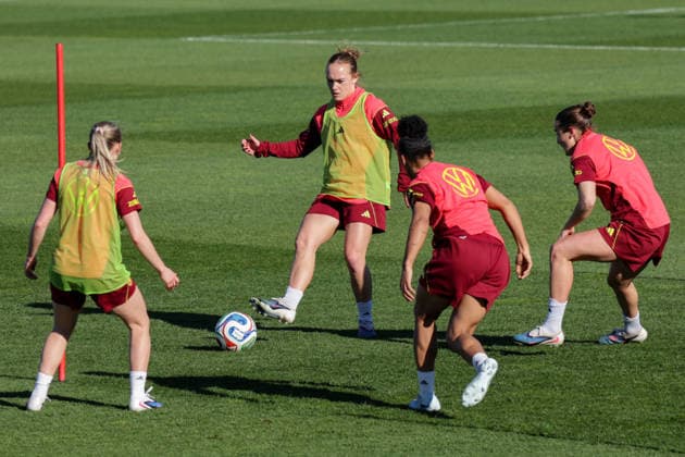 07 04 2026, xgrfx, Football DFB Media Dates, German Womens National Team Training v l Lisanne Gräwe German Womens National Team DFL DFB REGULATIONS PROHIBIT ANY USE OF PHOTOGRAPHS as IMAGE SEQUENCES and or QUASI VIDEO Herzogenaurach