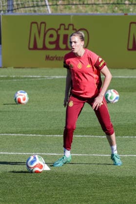 07 04 2026, xgrfx, Football DFB Media Dates, German Womens National Team Training v l Laura Freigang German Womens National Team DFL DFB REGULATIONS PROHIBIT ANY USE OF PHOTOGRAPHS as IMAGE SEQUENCES and or QUASI VIDEO Herzogenaurach