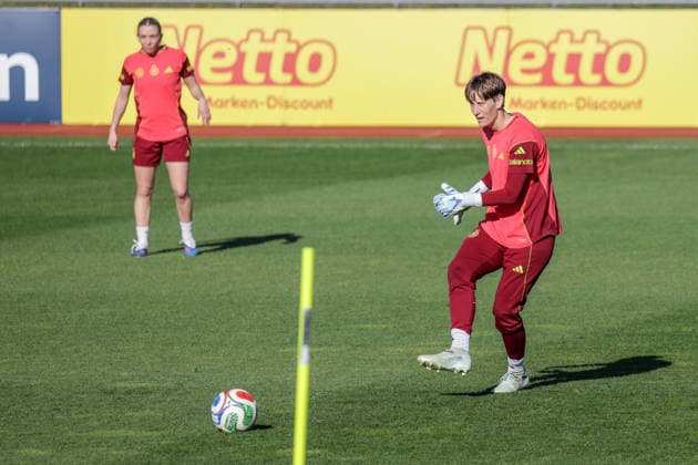 07 04 2026, xgrfx, Football DFB Media Dates, German Womens National Team Training v l Ann Kathrin Berger German Womens National Team DFL DFB REGULATIONS PROHIBIT ANY USE OF PHOTOGRAPHS as IMAGE SEQUENCES and or QUASI VIDEO Herzogenaurach