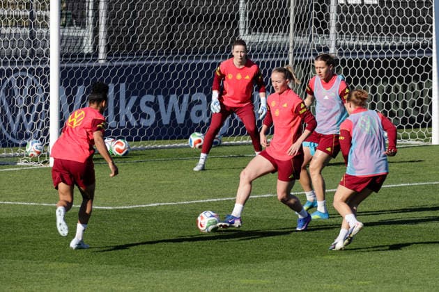 07 04 2026, xgrfx, Football DFB Media Dates, German Womens National Team Training v l Lea Schüller German Womens National Team DFL DFB REGULATIONS PROHIBIT ANY USE OF PHOTOGRAPHS as IMAGE SEQUENCES and or QUASI VIDEO Herzogenaurach