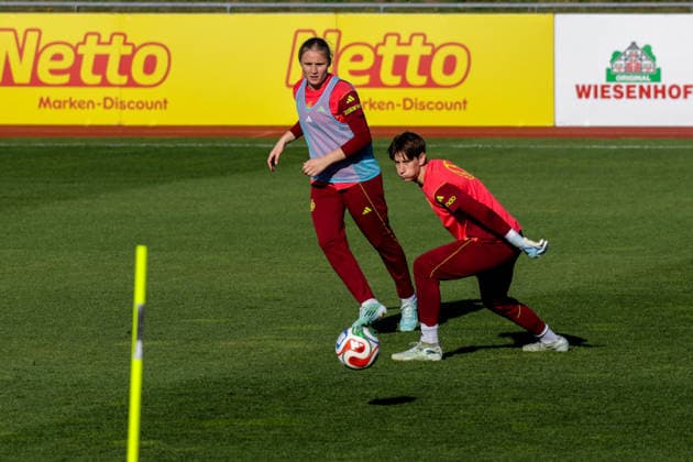 07 04 2026, xgrfx, Football DFB Media Dates, German Womens National Team Training v l Jella Veit, Ann Kathrin Berger German Womens National Team DFL DFB REGULATIONS PROHIBIT ANY USE OF PHOTOGRAPHS as IMAGE SEQUENCES and or QUASI VIDEO Herzogenaurach