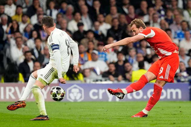 Real Madrid CF s Federico Valverde (l) and Bayern Munchen™s Harry Kane during Champions League 2025 2026, Quarter-finals, first Leg match. April 7, 2026 (202604071168)