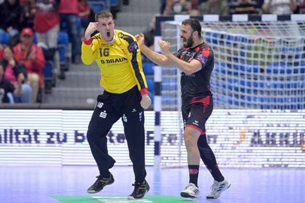 Cheers, joy for Nebojsa Simic goalkeeper MT Melsungen 16 and Mohamed Amine Darmoul MT Melsungen 71 R , GER, MT Melsungen Fredericia HK DEN , Handball, EHF European League Men, Play Offs, Season 2025 2026, 07 04 2026, GER, MT Melsungen Fredericia HK, Handball, EHF Men, Play Off, Season 2025 2026, 07 04 2026 Kassel Copyright: xEibner-Pressefotox xRolandxSippelx EP_RSL