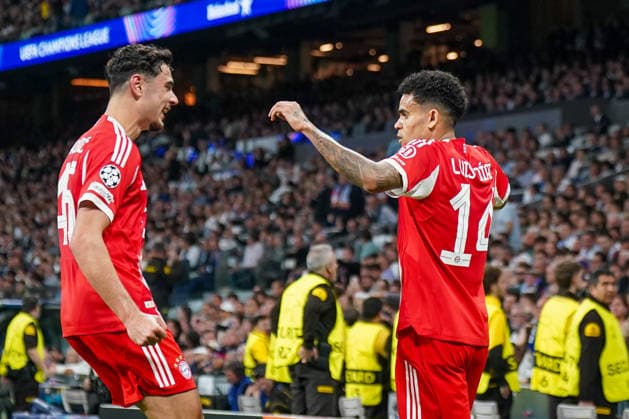 Spain Football UEFA Champions League 2025 2026, quarter-final Real Madrid vs FC Bayern Munich Bernabeu Madrid Goal and goal celebration for 0 1 by Luis Diaz Luis Diaz FC Bayern Munich, 14 Joy, emotions, jubilation Aleksandar PavloviÄ‡ Aleksandar Pavlovic FC Bayern Munich, 45 Copyright: xJOERANxSTEINSIEKx