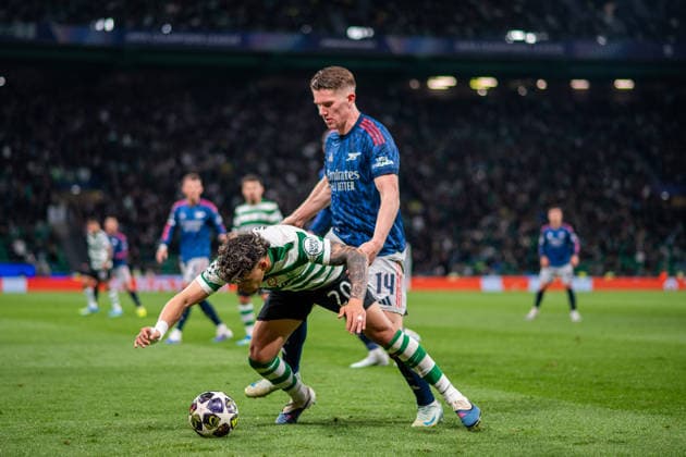 April 7, 2026, Lisbon, Lisbon, Portugal: LISBON, PORTUGAL - APRIL 07: MAXI ARAUJO of Sporting CP is seen on action against VIKTOR GYOKERES of Arsenal during the the UEFA Champions League 2025 26 Quarter-Final First Leg match between Sporting Clube de Portugal and Arsenal FC at Estadio Jose Alvalade on April 07, 2026 in Lisbon, Portugal. Lisbon Portugal - ZUMAl192 20260407_zsp_l192_067 Copyright: xMiguelxLemosx