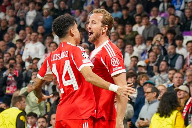Spain Football UEFA Champions League 2025 2026, quarter-final Real Madrid vs FC Bayern Munich Bernabeu Madrid Goal and goal celebration to 0 2 by Harry Kane FC Bayern Munich, 9 Joy, emotions, jubilation with Luis Diaz Luis Diaz FC Bayern Munich, 14 Copyright: xJOERANxSTEINSIEKx