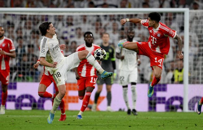 FOOTBALL CHAMPIONS LEAGUE SEASON 2025 2026 Quarter-final first leg 07 04 2026 Real Madrid FC Bayern Muenchen Alvaro Carreras left, Real Madrid v Luis Diaz right, FC Bayern Muenchen