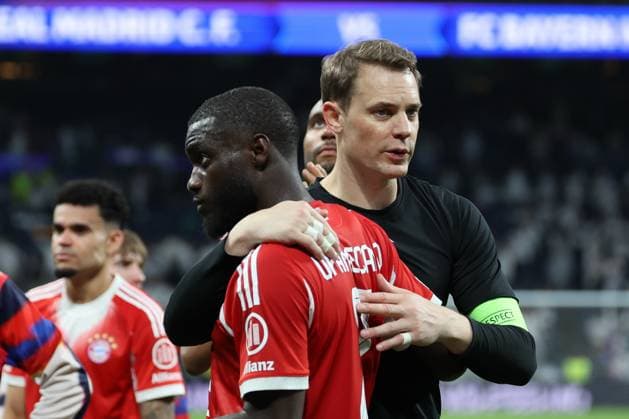 Manuel Neuer 1 FC Bayern Muenchen celebrates with Dayot Upamecano 2 FC Bayern Muenchen after the victory with the fans, Real Madrid vs FC Bayern Muenchen, Football, Men, UEFA Champions League, Season 2025 2026, Quarter Final First Leg Quarter Finals 1st Leg , 07 04 2026 Madrid Madrid Spain Copyright: xkolbert-press MartinxAgüerax
