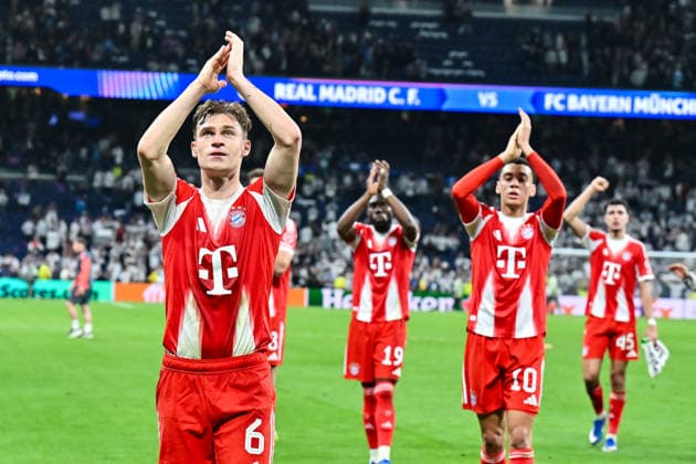 MADRID, SPAIN - 07. APRIL: Bayern Munich celebrating with the Fans after the UEFA Champions League match between Real Madrid vs. FC Bayern Munich on Quarterfinal first leg at Estadio Santiago Bernabeu Joshua KIMMICH (FC Bayern Munich 6) Copyright: xBEAUTIFULxSPORTS Goldbergx