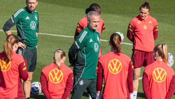 Report 07 04 2026 Training kick-off of the German womens national soccer team on the occasion of the World Cup qualifying matches against Austria with a public training session in the Adi Dassler Stadium at adidas in Herzogenaurach National coach Christian Wück with announcements for his players Herzogenaurach Bavaria Germany