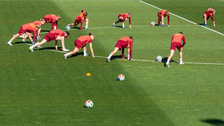Report 07 04 2026 Training kick-off of the German womens national soccer team on the occasion of the World Cup qualifiers against Austria with a public training session at the Adi Dassler Stadium at adidas in Herzogenaurach Exercises at the center circle Herzogenaurach Bavaria Germany