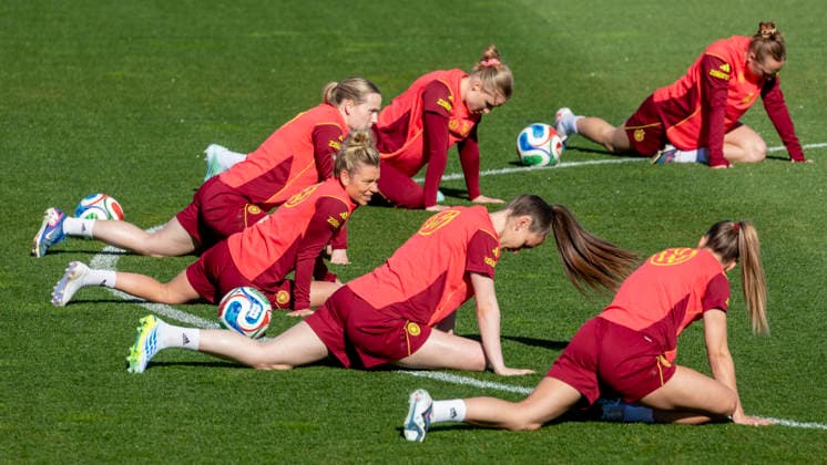 Report 07 04 2026 Training kick-off of the German womens national soccer team on the occasion of the World Cup qualifiers against Austria with a public training session at the Adi Dassler Stadium at adidas in Herzogenaurach Exercises at the center circle Herzogenaurach Bavaria Germany