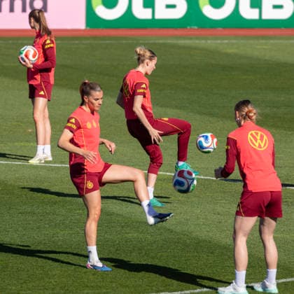 Report 07 04 2026 Training kick-off of the German womens national soccer team on the occasion of the World Cup qualifying matches against Austria with a public training session in the Adi Dassler Stadium at adidas in Herzogenaurach Playing in with ball Herzogenaurach Bavaria Germany