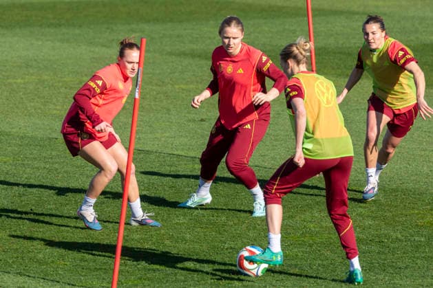 Report 07 04 2026 Training kick-off of the German womens national soccer team on the occasion of the World Cup qualifiers against Austria with a public training session in the Adi Dassler Stadium at adidas in Herzogenaurach Training on the ball Herzogenaurach Bavaria Germany