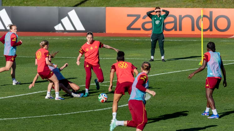 Report 07 04 2026 Training kick-off of the German womens national soccer team on the occasion of the World Cup qualifiers against Austria with a public training session at the Adi Dassler Stadium at adidas in Herzogenaurach Scenes from the training match for the fans Herzogenaurach Bavaria Germany
