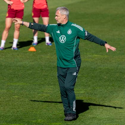 Report 07 04 2026 Training kick-off of the German womens national soccer team on the occasion of the World Cup qualifying matches against Austria with a public training session in the Adi Dassler Stadium at adidas in Herzogenaurach National coach Christian Wück Herzogenaurach Bavaria Germany