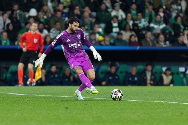 April 7, 2026, Lisbon, Lisbon, Portugal: Arsenal goalkeeper from Spain DAVID RAYA (1) in action during the game for the 1st Leg of the Quarter-Finals for the UEFA Champions League between Sporting and Arsenal at Estadio Jose de Alvalade Lisbon Portugal - ZUMAs359 20260407_zsp_s359_123 Copyright: xAlexandrexdexSousax