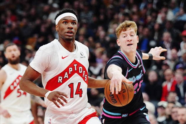 April 7, 2026, Toronto, On, CANADA: Miami Heat s Kasparas Jakucionis (right) strips the ball from Toronto Raptors Ja kobe Walter (14) during first half NBA, Basketball Herren, USA basketball action in Toronto on Tuesday, April 7, 2026. Canada News - April 7, 2026  - ZUMAc35_ 20260407_zaf_c35_103 Copyright: xFrankxGunnx