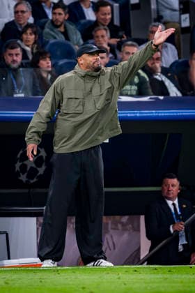 Real Madrid CF v FC Bayern Munchen - UEFA Champions League 2025 26 Quarter-Final First Leg MADRID, SPAIN - APRIL 7: Vincent Kompany, head coach of FC Bayern Munchen, is seen giving indications to his players during the UEFA Champions League 2025 26 Quarter-Final First Leg match between Real Madrid CF and FC Bayern Munchen at Estadio Santiago Bernabeu on April 7, 2026 in Madrid, Spain. Madrid Estadio Santiago Bernabeu Madrid Spain Copyright: xAlbertoxGardinx AGardin_20260407_Foot_Champ_Real_Madrid_Bayern_Munich_2139