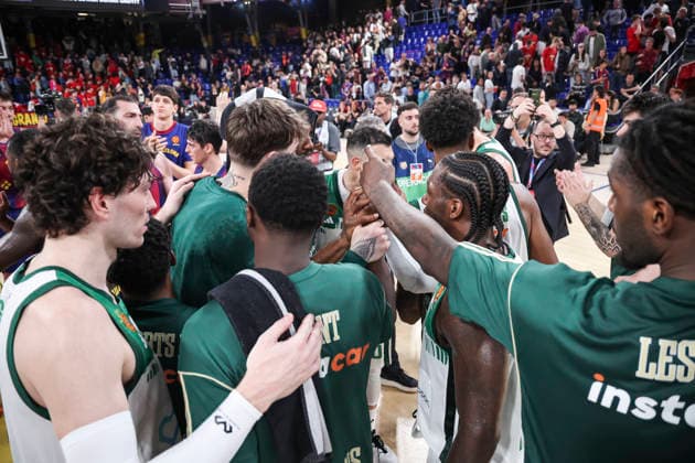 April 7, 2026, Barcelona, Barcelona, Spain: Players of Panathinaikos Aktor Athens celebrates the victory during the EuroLeague Regular Season Round 36 match played between FC Barcelona, Barca and Panathinaikos Aktor Athens at Palau Blaugrana on April 07, 2026 in Barcelona, Spain. Barcelona Spain - ZUMAa181 20260407_zaa_a181_470 Copyright: xJavierxBorregox