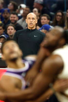 NBA, Basketball Herren, USA - Sacramento Kings at Golden State Warriors Sacramento Kings head coach Doug Christie watches play during the first half of an NBA game agaist Golden State Warriors in San Francisco, California, USA, 07 April 2026. SAN FRANCISCO CALIFORNIA United States  Copyright: xJOHNxG.xMABANGLOx