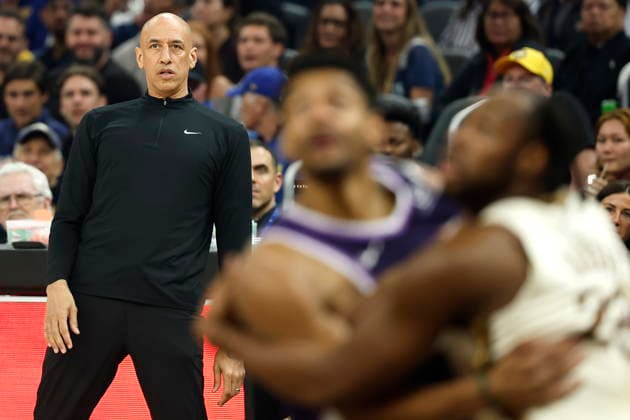 NBA, Basketball Herren, USA - Sacramento Kings at Golden State Warriors Sacramento Kings head coach Doug Christie watches play during the first half of an NBA game agaist Golden State Warriors in San Francisco, California, USA, 07 April 2026. SAN FRANCISCO CALIFORNIA United States  Copyright: xJOHNxG.xMABANGLOx