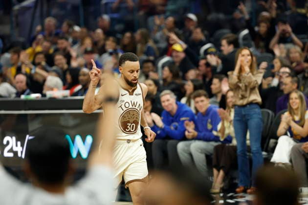 NBA, Basketball Herren, USA - Sacramento Kings at Golden State Warriors Golden State Warriors guard Stephen Curry reacts after making a three‘point basket against the Sacramento Kings during the first half of an NBA game in San Francisco, California, USA, 07 April 2026. SAN FRANCISCO CALIFORNIA United States  Copyright: xJOHNxG.xMABANGLOx