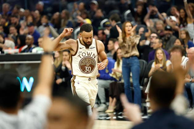 NBA, Basketball Herren, USA - Sacramento Kings at Golden State Warriors Golden State Warriors guard Stephen Curry reacts after making a three‘point basket against the Sacramento Kings during the first half of an NBA game in San Francisco, California, USA, 07 April 2026. SAN FRANCISCO CALIFORNIA United States  Copyright: xJOHNxG.xMABANGLOx