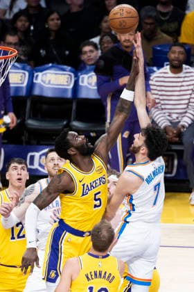 April 7, 2026, Los Angeles, California, USA: Oklahoma City ThunderÃ¢â‚¬â ¢s Chet Holmgren (7) shoots against Los Angeles LakersÃ¢â‚¬â ¢ Deandre Ayton (5) during an NBA, Basketball Herren, USA basketball game at Crypto.com Arena on Tuesday, April 7, 2026 in Los Angeles. Los Angeles USA - ZUMAc68_ 20260407_zaf_c68_002 Copyright: xRingoxChiux