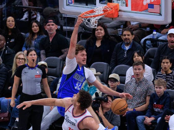 April 7, 2026, Inglewood, California, USA: Cooper Flagg 32 of the Dallas Mavericks goes for a dunk past Brook Lopez 11 of the LA Clippers during a 2026 NBA, Basketball Herren, USA regular season game on Tuesday April 7, 2026 at Intuit Dome Arena in Inglewood, California. JAVIER ROJAS PI Inglewood USA - ZUMAp124 20260407_zaa_p124_005 Copyright: xJavierxRojasx