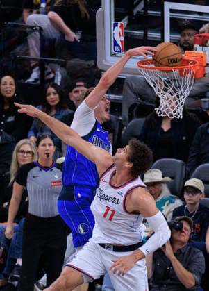 April 7, 2026, Inglewood, California, USA: Cooper Flagg 32 of the Dallas Mavericks goes for a dunk past Brook Lopez 11 of the LA Clippers during a 2026 NBA, Basketball Herren, USA regular season game on Tuesday April 7, 2026 at Intuit Dome Arena in Inglewood, California. JAVIER ROJAS PI Inglewood USA - ZUMAp124 20260407_zaa_p124_004 Copyright: xJavierxRojasx