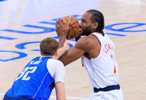 April 7, 2026, Inglewood, California, USA: Cooper Flagg 32 of the Dallas Mavericks fouls Kawhi Leonard 2 of the LA Clippers during a 2026 NBA, Basketball Herren, USA regular season game on Tuesday April 7, 2026 at Intuit Dome Arena in Inglewood, California. JAVIER ROJAS PI Inglewood USA - ZUMAp124 20260407_zaa_p124_012 Copyright: xJavierxRojasx